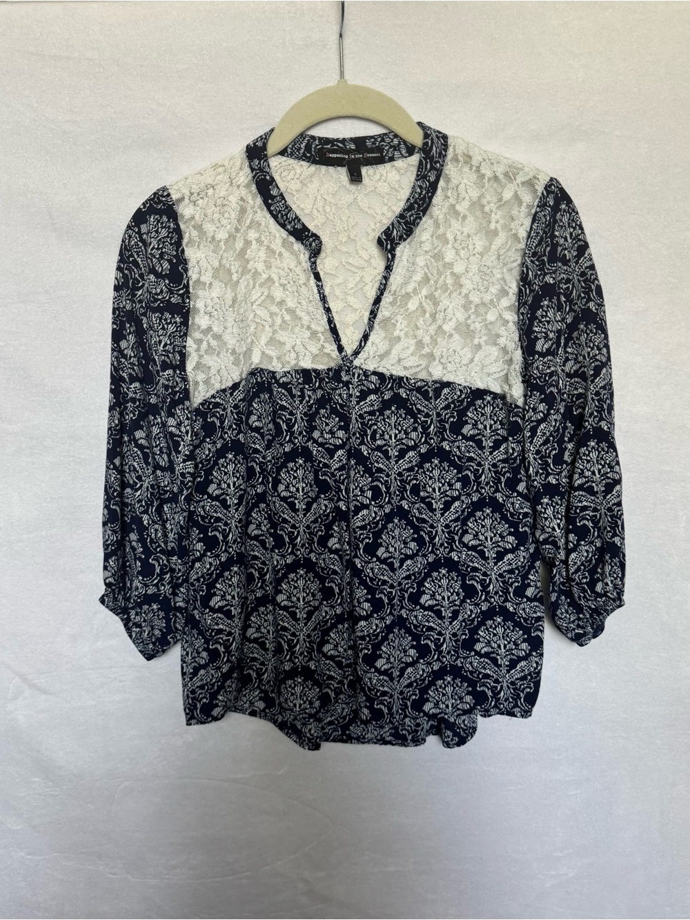 Happening in the Present Lace Blouse 3/4 Sleeve VNeck Damask Print Cottage Sz S